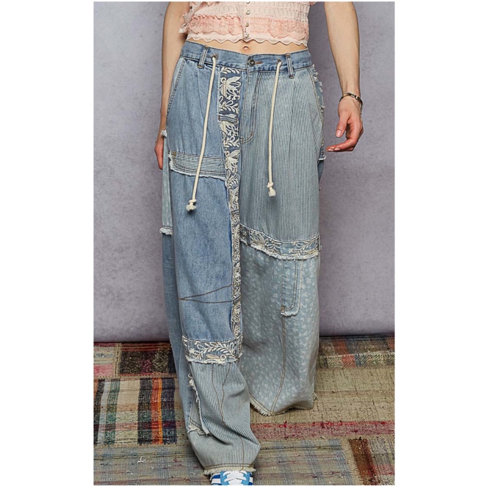 POL Light Wash Floral Print Stretchy Waist Wide leg Denim Jeans - Picture 5 of 7